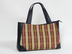 026B アオリポケット付きファスナーバッグ（色革付属使用）（底鋲付き）