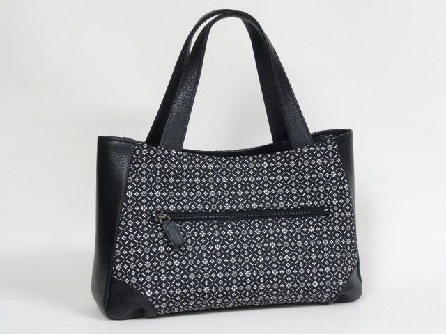 026B アオリポケット付きファスナーバッグ（色革付属使用）（底鋲付き）